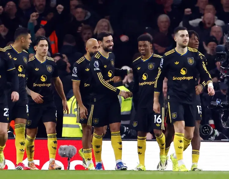 Manchester United sorprende pegándole al líder Arsenal