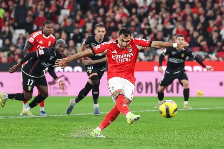 Benfica de Mourinho golea, pero sigue lejos de pelear por el campeonato