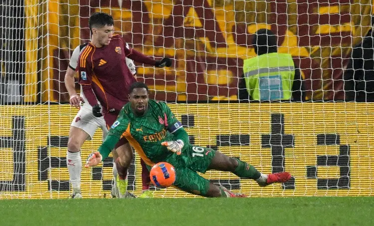 Milan deja escapar la victoria contra la Roma en la liga italiana