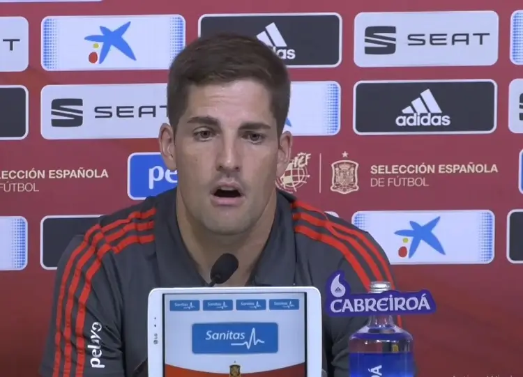 ¡Escándalo! Despiden a ex DT de España por dirigir con Chat GPT