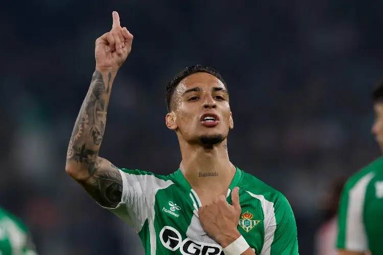 Real Betis gana y se instala directo en la siguiente ronda de la Europa League