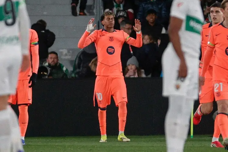 Barcelona gana y sigue dominando España