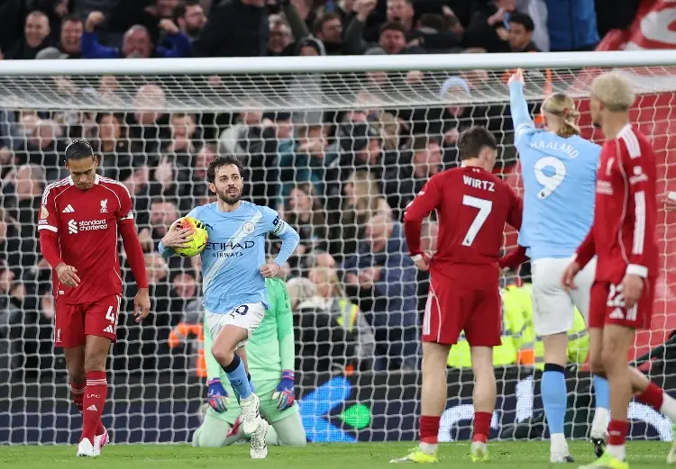 Manchester City remonta al Liverpool en los últimos minutos