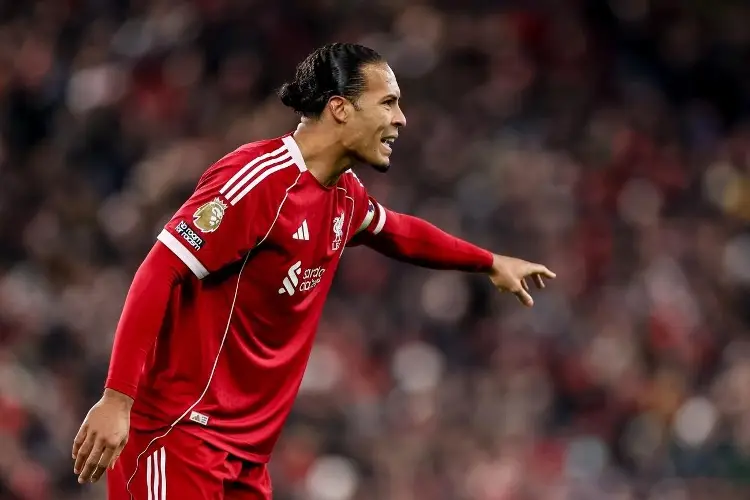 Van Dijk le da la victoria al Liverpool y los mete a la pelea por competencias europeas