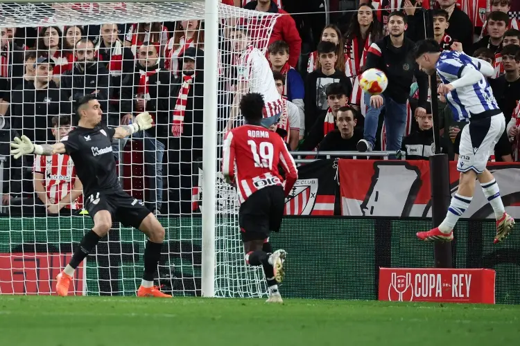 Real Sociedad le pega al Athletic Club de Alex Padilla en las semifinales de copa