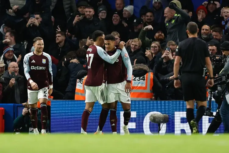 ¡Calladito! Aston Villa gana y aprieta la lucha por el título en la Premier League
