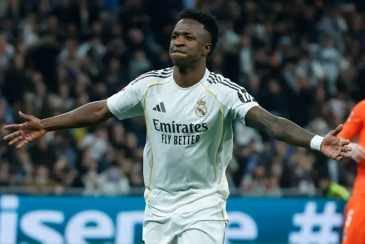 Con un Vinicius imparable, Real Madrid golea y es líder momentáneo de LaLiga