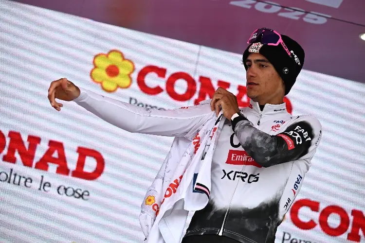 Isaac del Toro ya es sublíder del UAE Tour