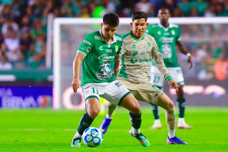 León se impone a Santos y sale del fondo de la clasificación 