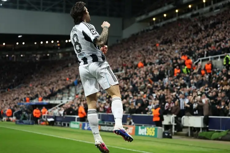 Newcastle no se despeina ante el Qarabag y avanza a octavos de Champions