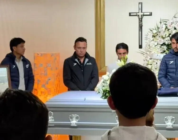 Jugadores y directiva de Celaya dan último adiós a 'Biyik', aficionado que murió en riña en Veracruz