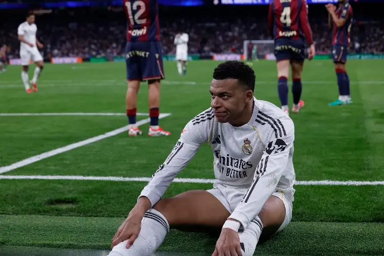 Aficionado enfrenta un año de prisión por lanzar insultos racistas a Mbappé