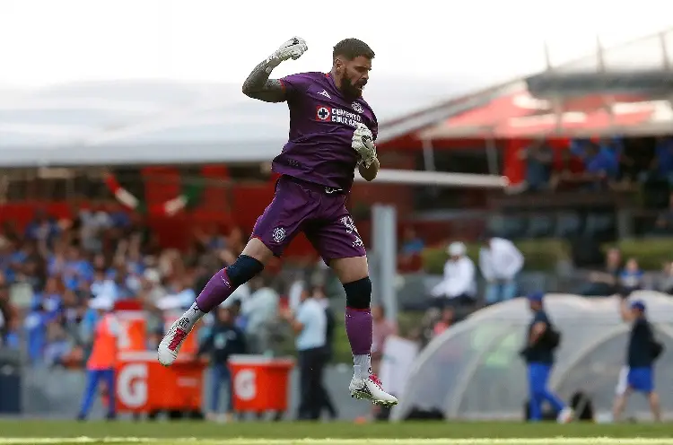 Cruz Azul apostará por Gudiño en la portería, Kevin Mier será suplente