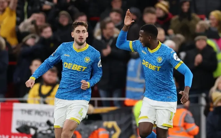 ¡Sorprendente! Los Wolves evitan ser el peor equipo en la historia de la Premier League