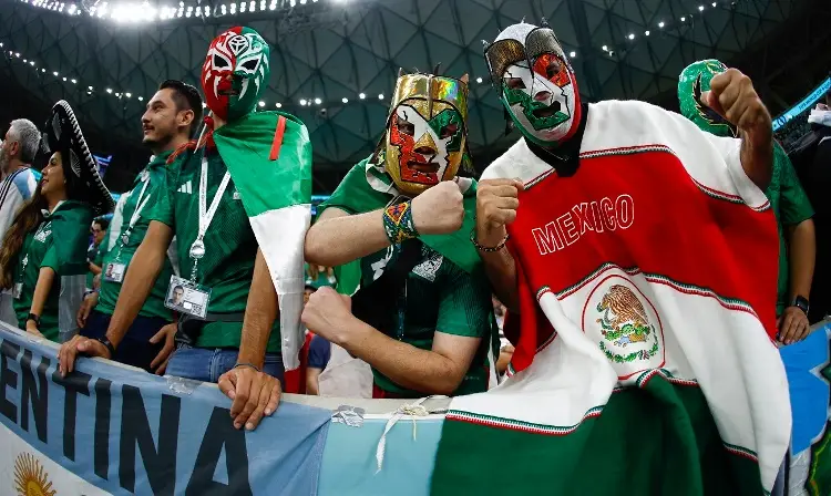 México logra récord Guinness de la camiseta de fútbol humana más grande del mundo