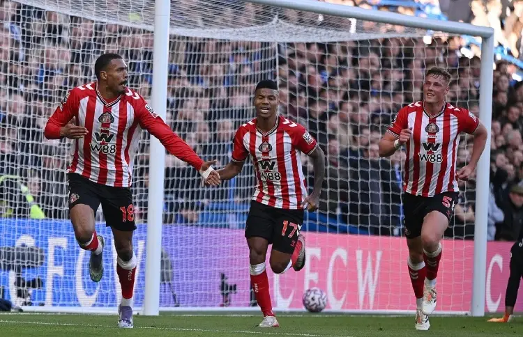 Sunderland le pega al Leeds y rompe su racha sin victorias 