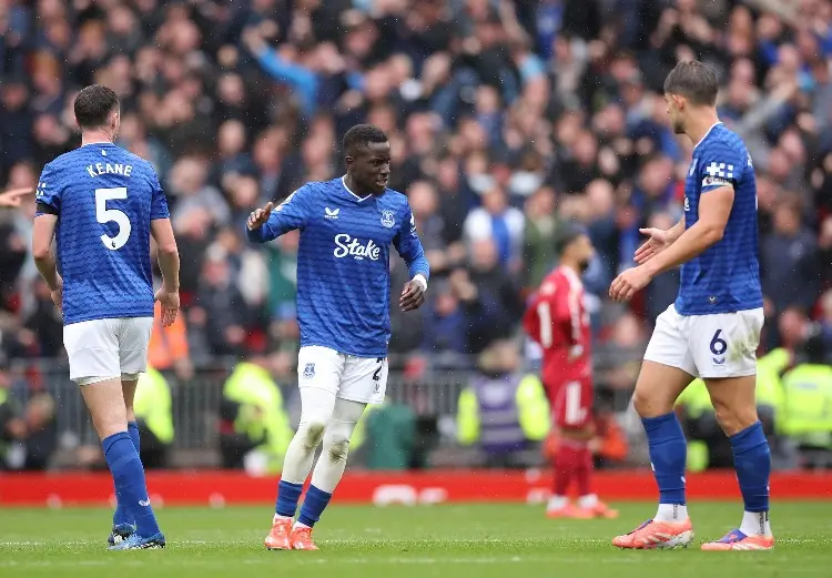 Everton se acerca a competencias europeas tras derrotar al Burnley