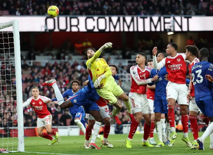 Premier League tomará medidas contra las 'mañas' de los porteros