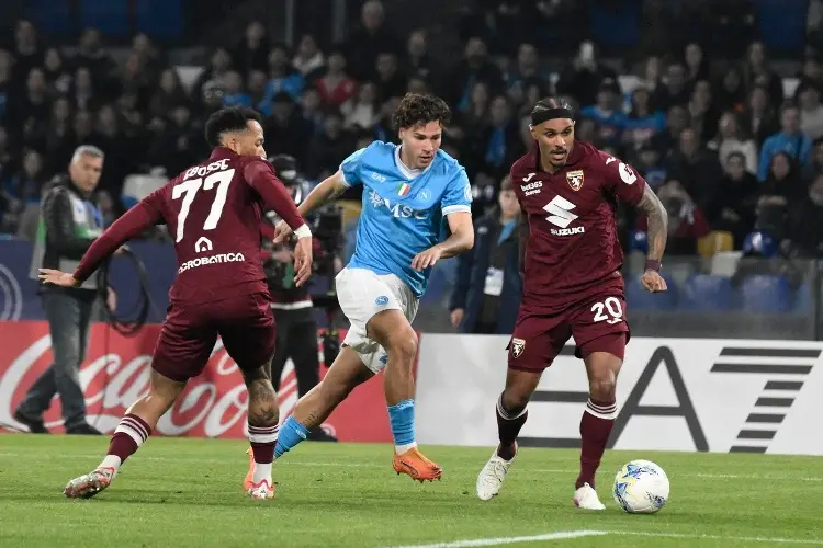 Napoli acelera el paso y vence a Torino en la Serie A 