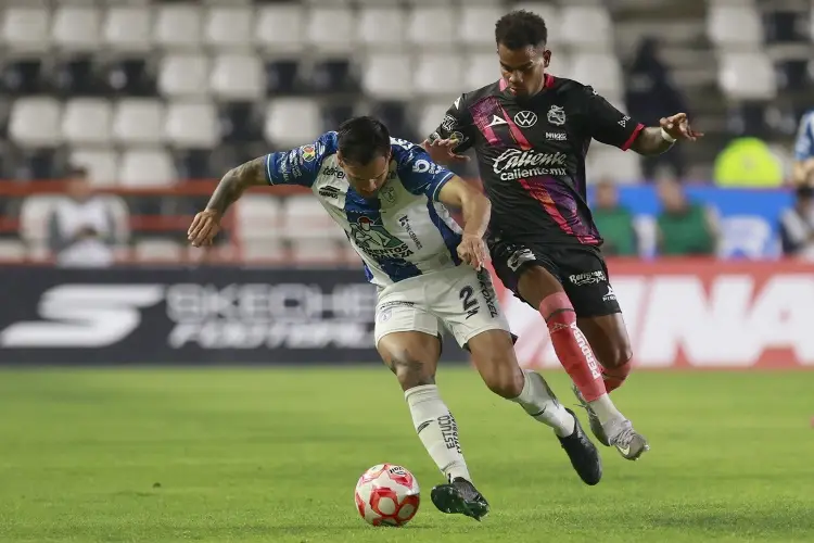 Con uno menos casi todo el partido, Pachuca se impone a Puebla 