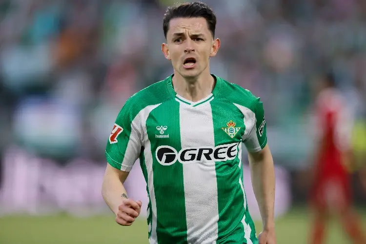 ¡Va por Fidalgo! Javier Aguirre presente en juego del Real Betis