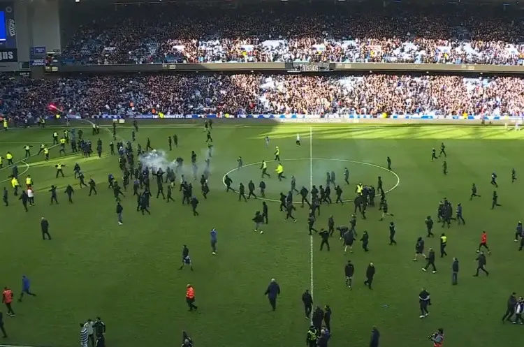 Mexicano Julián Araujo y Celtic ganan el Clásico de Escocia, pero se desata caos entre aficionados (VIDEO)