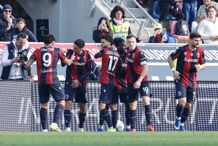 Johan Vásquez y Genoa sorprenen con victoria ante la Roma