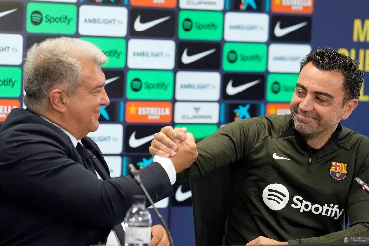 Xavi Hernández rompe el silencio y revela que fue traicionado por Laporta