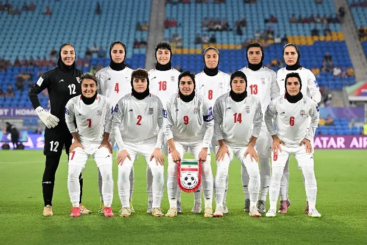 Sindicato de futbolistas pide garantizar seguridad a jugadoras de Irán que protestaron