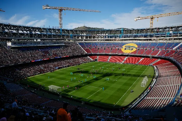 Barcelona recibe autorización para abrir más gradas del Camp Nou