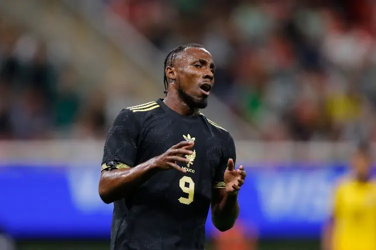 Julián Quiñones en riesgo de no jugar con el Tri por esta razón