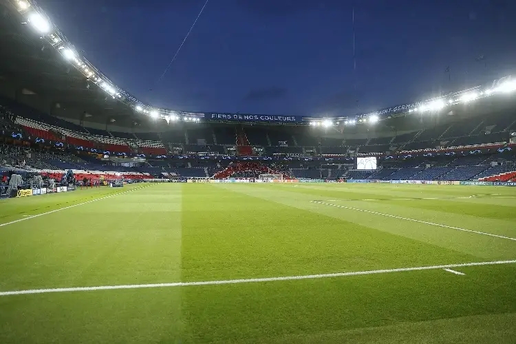 PSG dispuesto a abandonar su estadio tras conflictos políticos