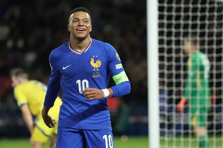 Francia convoca a Mbappé y aseguran que 'no solo para hacer marketing'