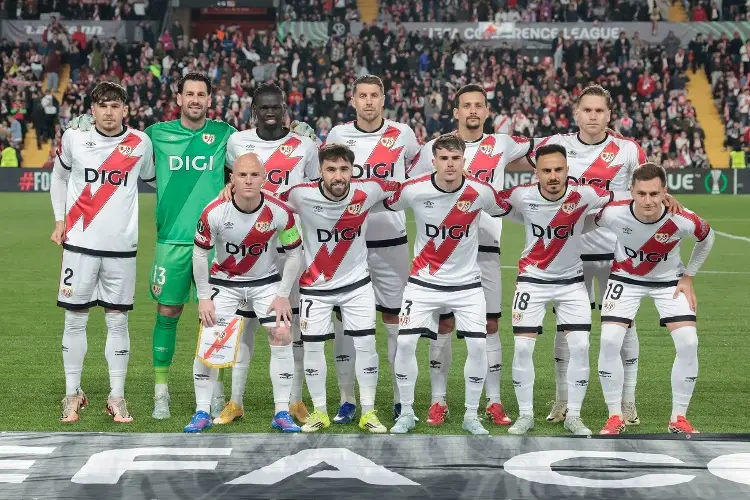 25 años después, Rayo Vallecano se mete a Cuartos de Final en un torneo continental 