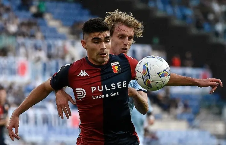 Johan Vásquez y Genoa tropiezan en la Serie A 
