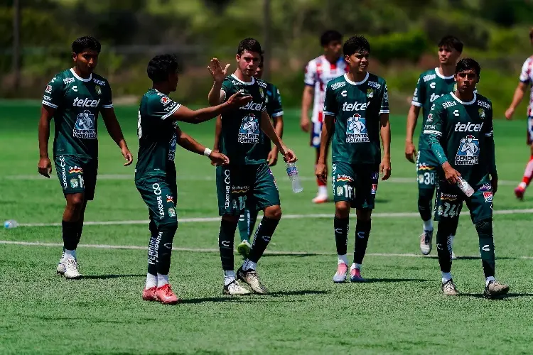 Dos futbolistas mexicanos de León jugarán con el Ajax