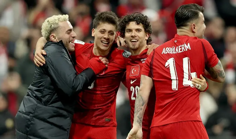 Turquía acaba con Rumania y se pone a una victoria de ir al Mundial