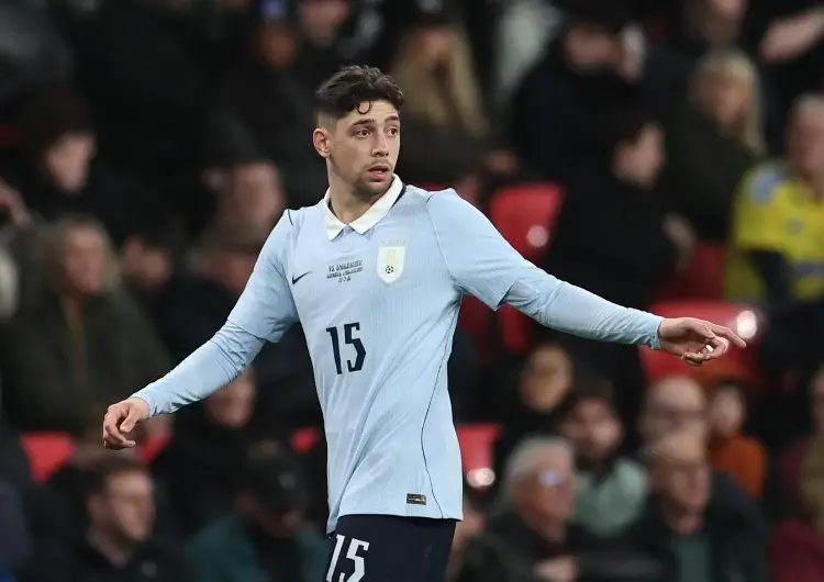 Uruguay empata agónicamente con Inglaterra