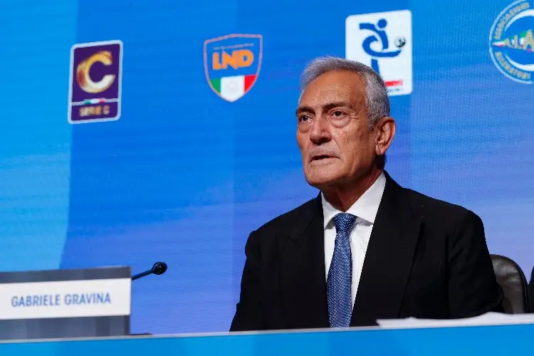Renuncia presidente del futbol italiano tras fracaso