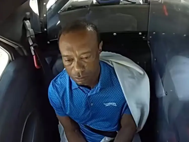 Video de la policía exhibe estado de Tiger Woods tras ser detenido (VIDEO)