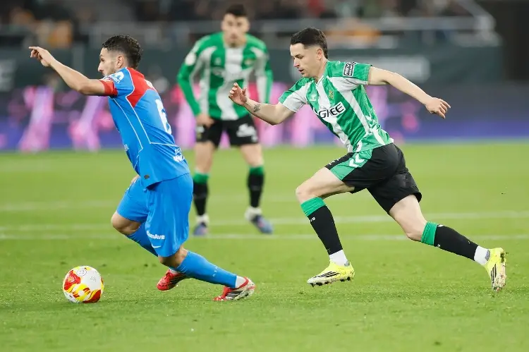Álvaro Fidalgo no aparece y Real Betis empata con el Espanyol 