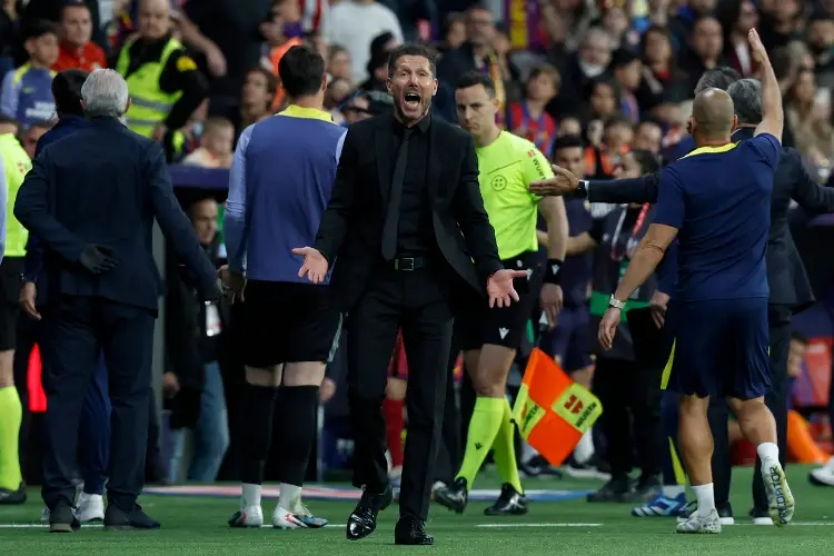 Diego Simeone explota por jugada polémica ante el Barcelona 