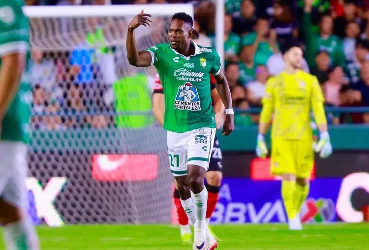 León sueña con clasificar a liguilla tras imponerse al Atlas
