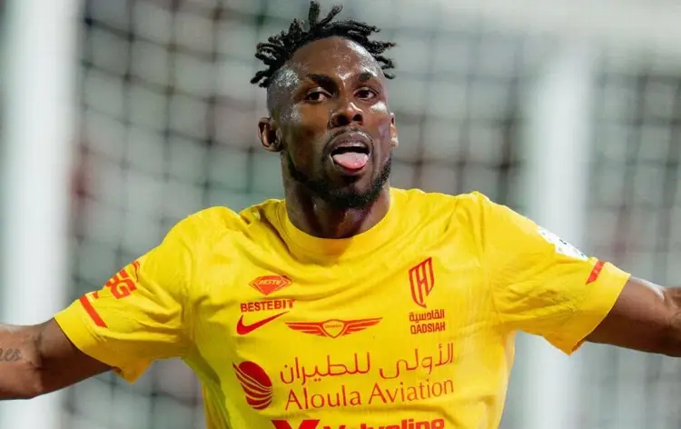 Ni el doblete de Julián Quiñones evita la derrota de su equipo