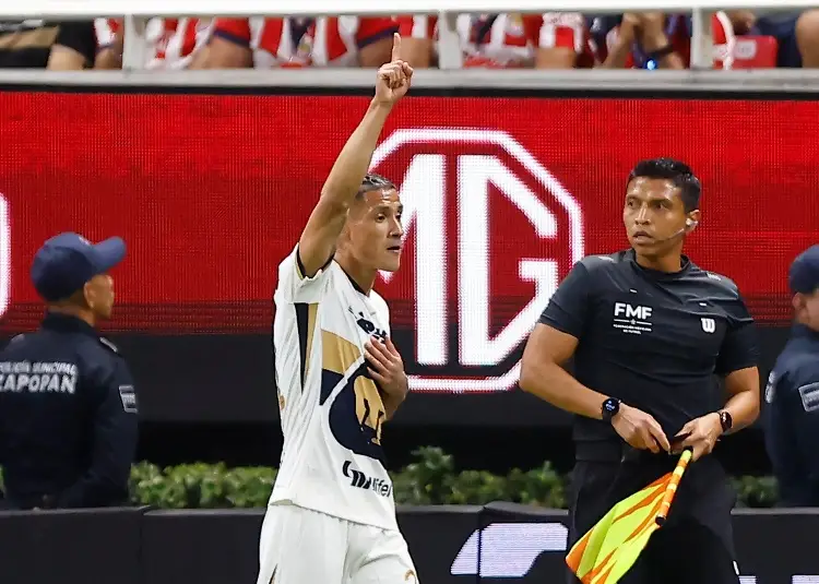 Uriel Antuna le pide perdón a Chivas