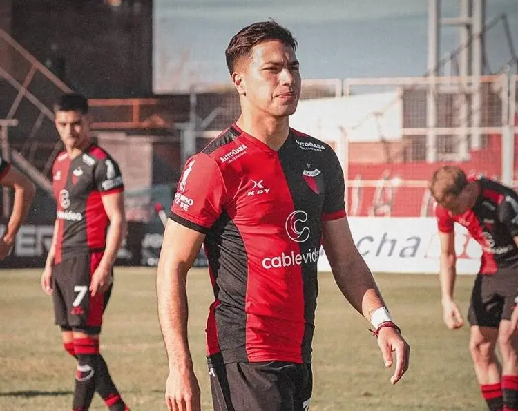 Futbolista que pasó por México, rompe tabúes y se declara abiertamente gay