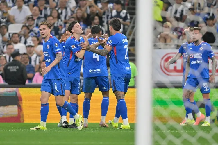 Cruz Azul alza la voz luego de que a un jugador le prohíben entrar a Estados Unidos