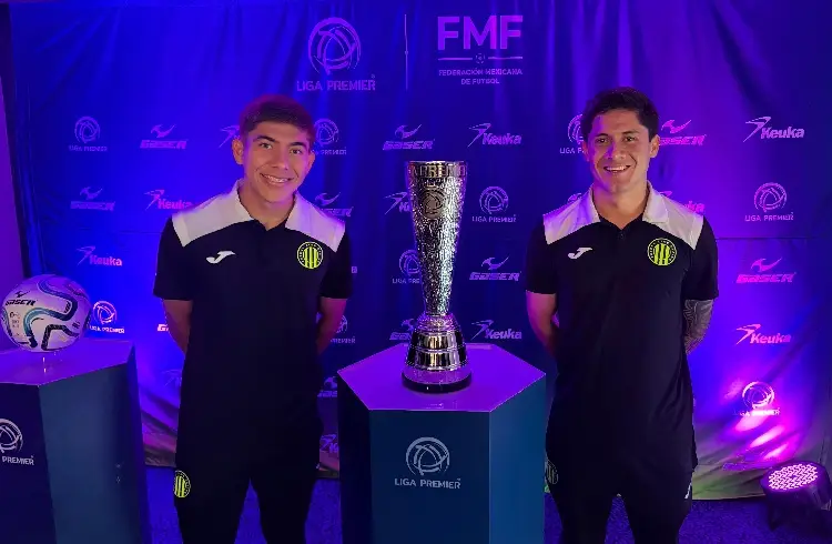 El trofeo de la Liga Premier está de visita en Veracruz (FOTOS)