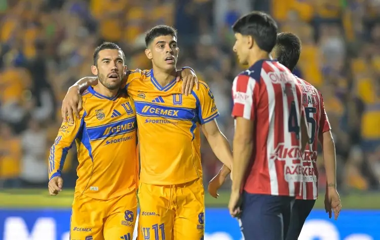 Tigres golea a Chivas y regresa a puestos de liguilla