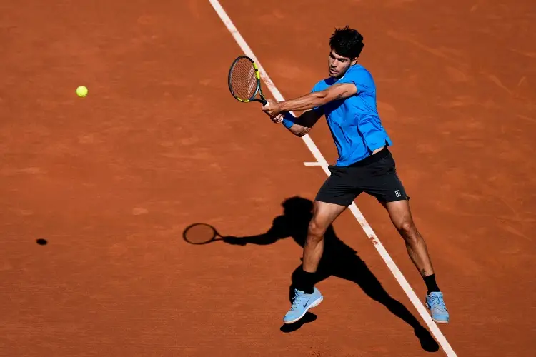 Carlos Alcaraz debuta con victoria en el Trofeo Conde de Godó